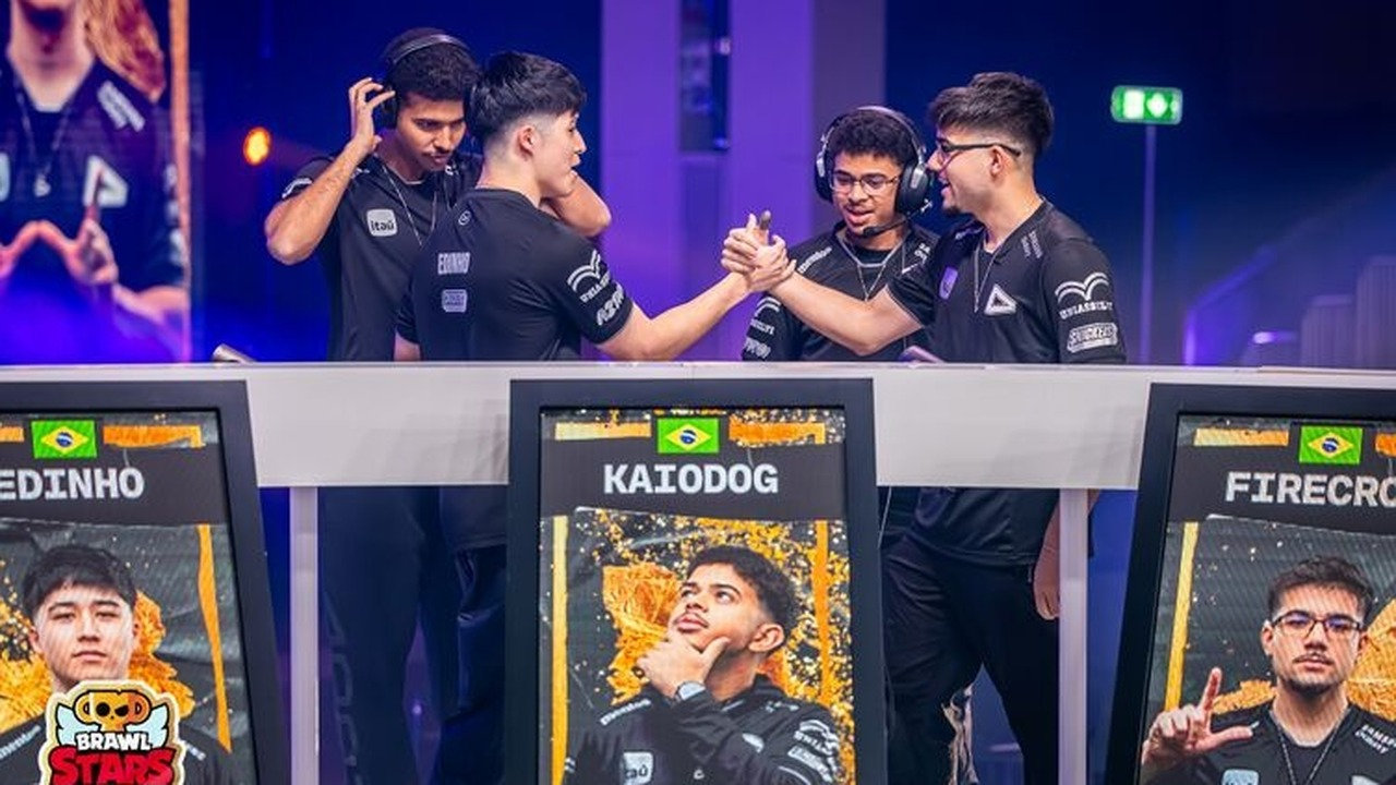 LOUD Brawl Stars players celebrate together on stage