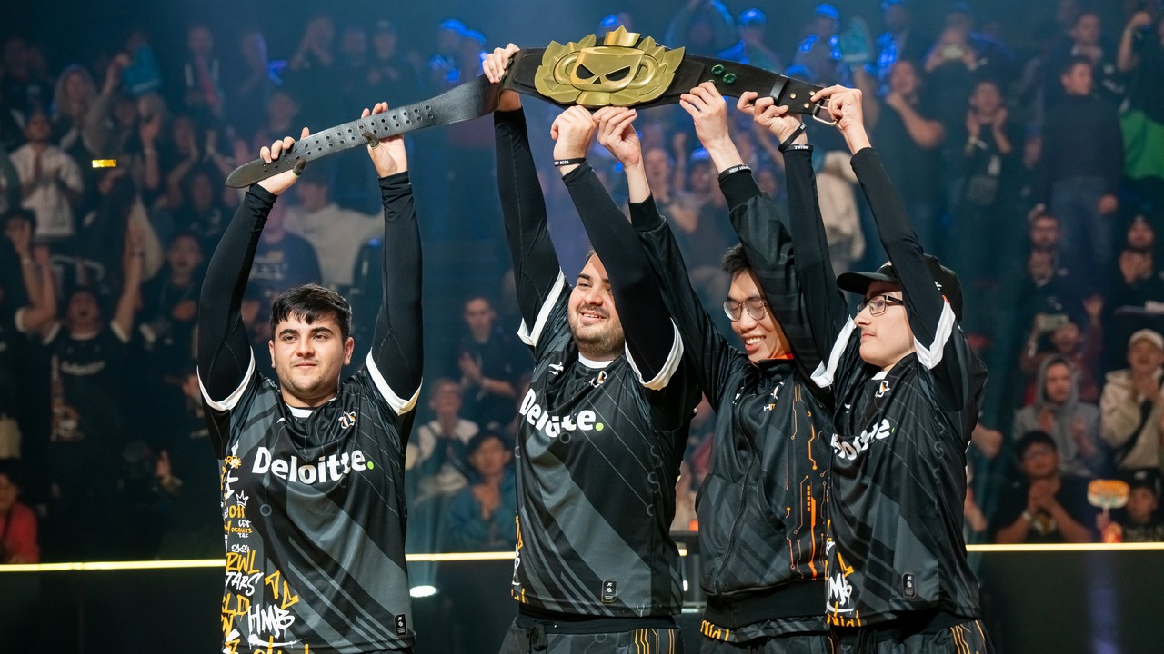 HMBLE players celebrate together on a Brawl Stars stage